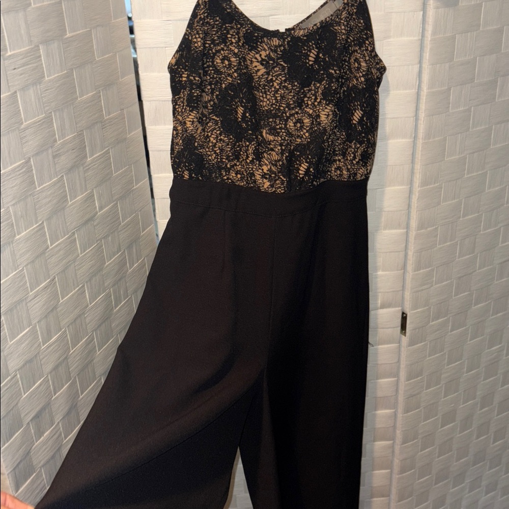 W Black and tan wide leg fitted jumpsuit with adjustable spaghetti straps- xs - Picture 2 of 11